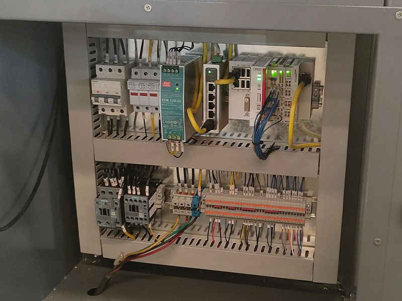 Precision busbar bending unit